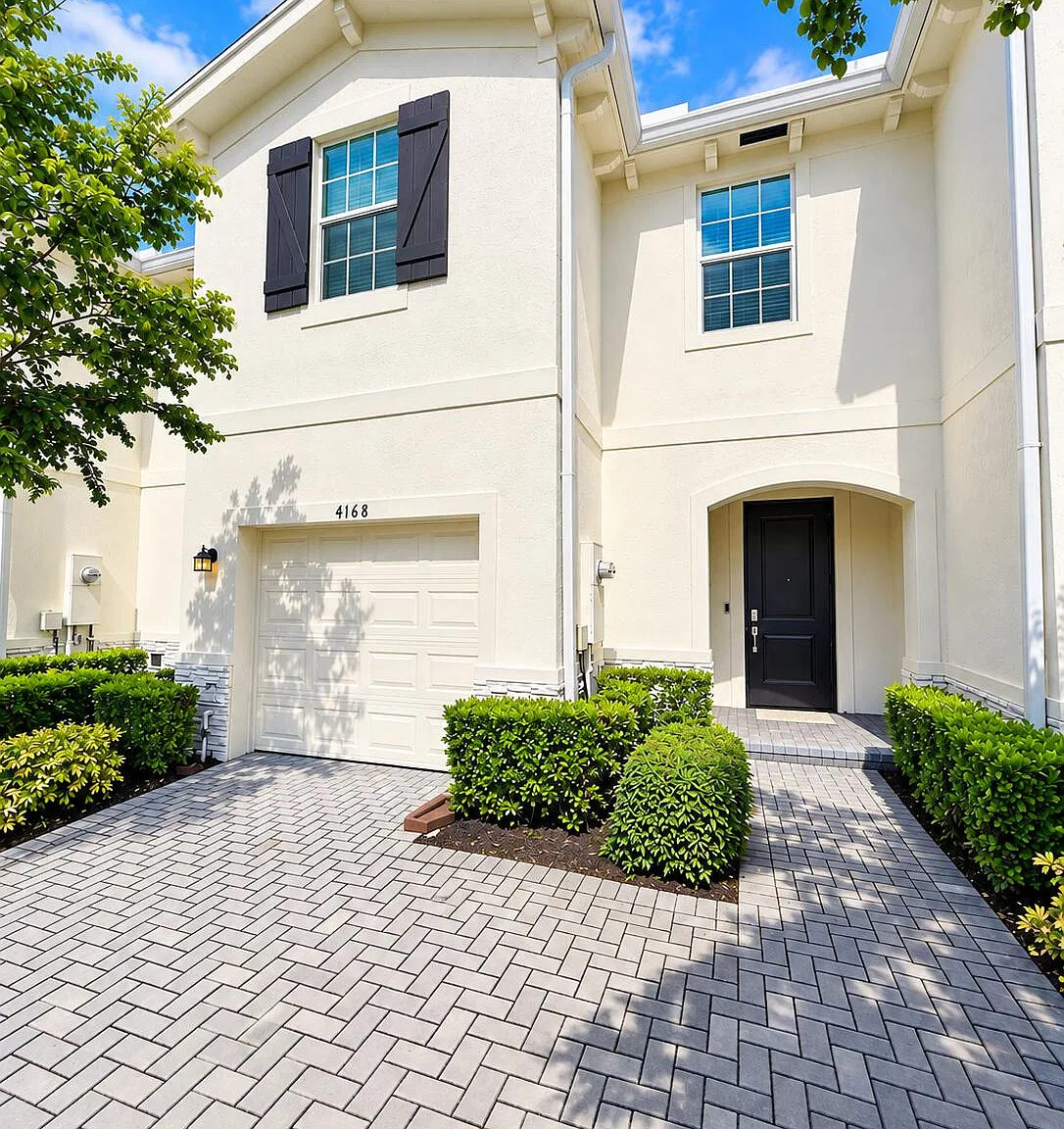 3 bed, 2.5 bath, 1695 sqft, $3,600 — Photo 1