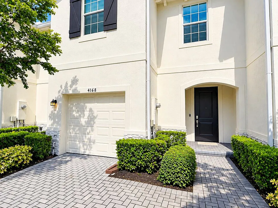 4168 Lagoon Shore Dr