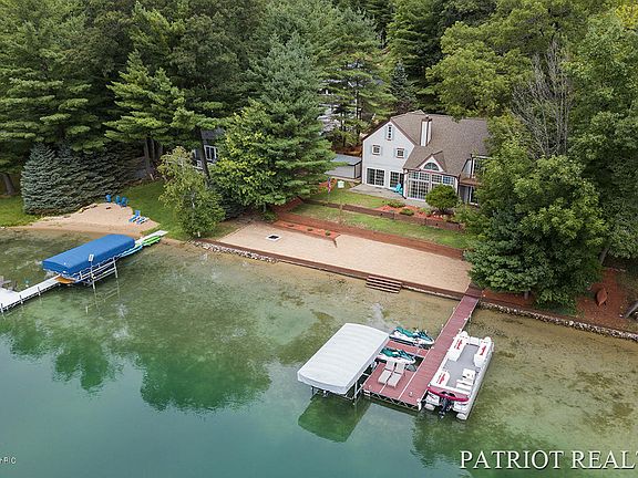 2nd image of 4671 S Lakeshore Blvd