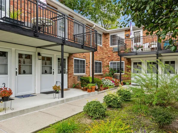 1233 Melville Road #7, Farmingdale, NY 11735