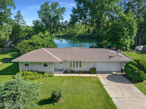 6355 E Mount Morris Rd, Mount Morris, MI 48458