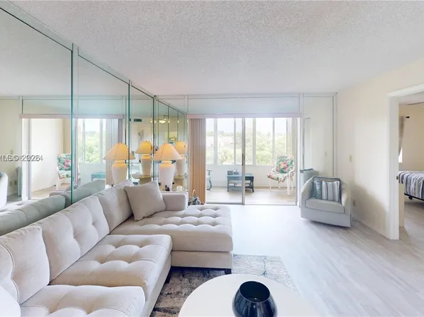 9621 Sunrise Lakes Blvd APT 302, Sunrise, FL 33322