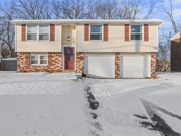 673 Regency Dr, Pittsburgh, PA 15239