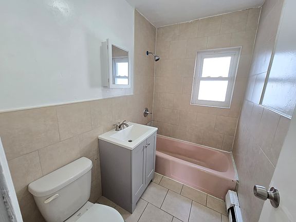 4th image of 479 Roseville Ave #9B