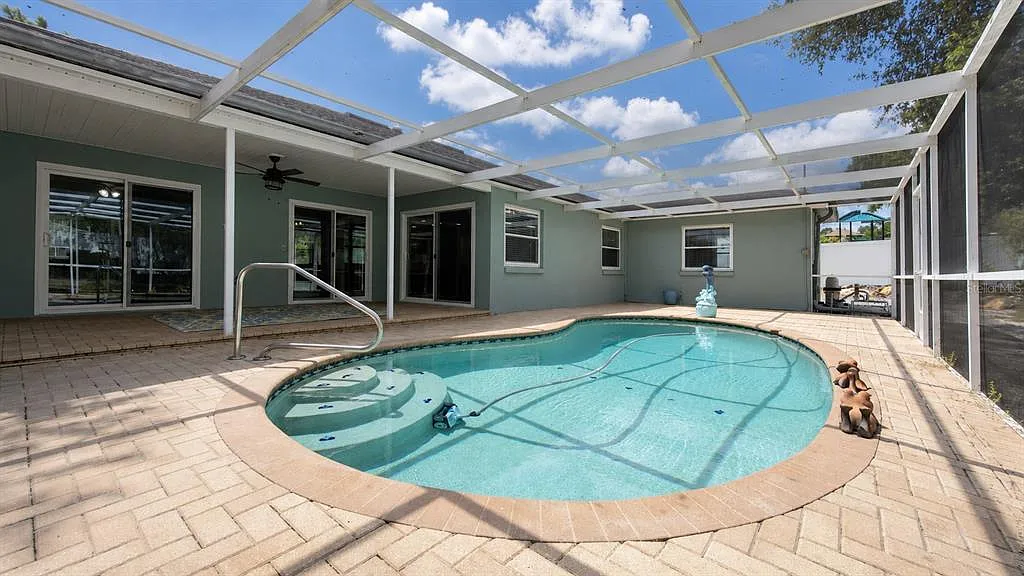 3 bed, 2.0 bath, 1761 sqft, $2,775 — Photo 2