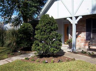 602 Tanglewood Dr, Friendswood, TX 77546