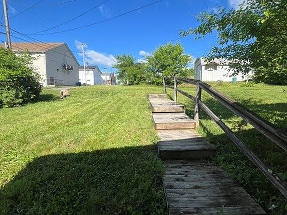 4th image of 204 N 2nd St