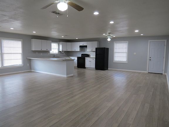 3rd image of 230 Edna Dr