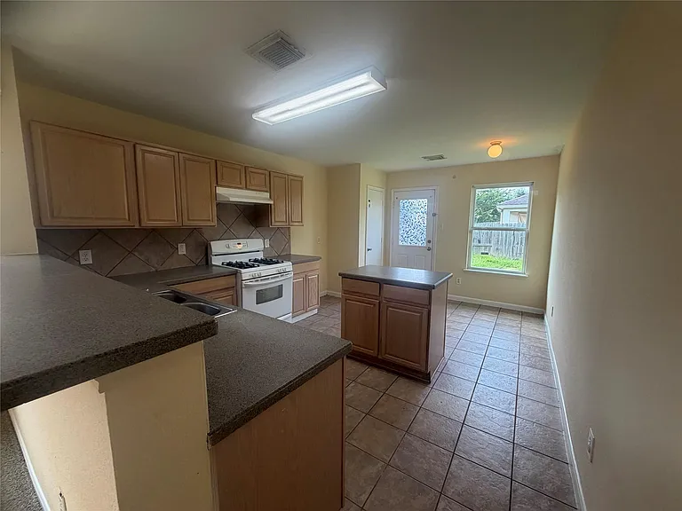 8103 Forest Glen Dr — Photo 7