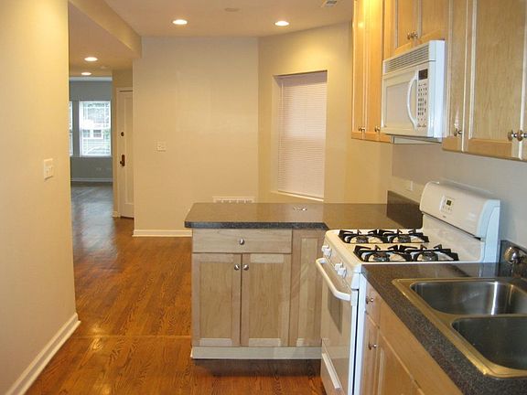 2nd image of 2837 N Richmond St #1