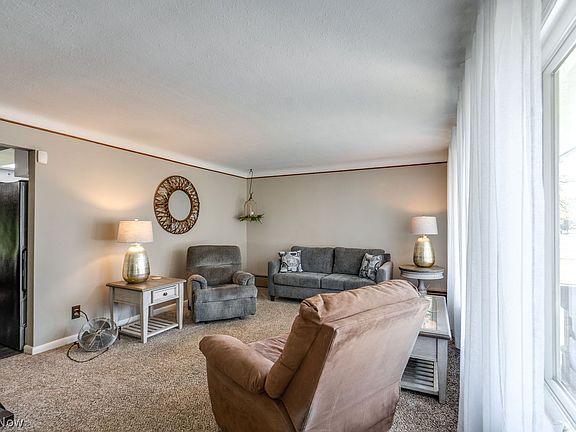 4th image of 22720 Sycamore Dr