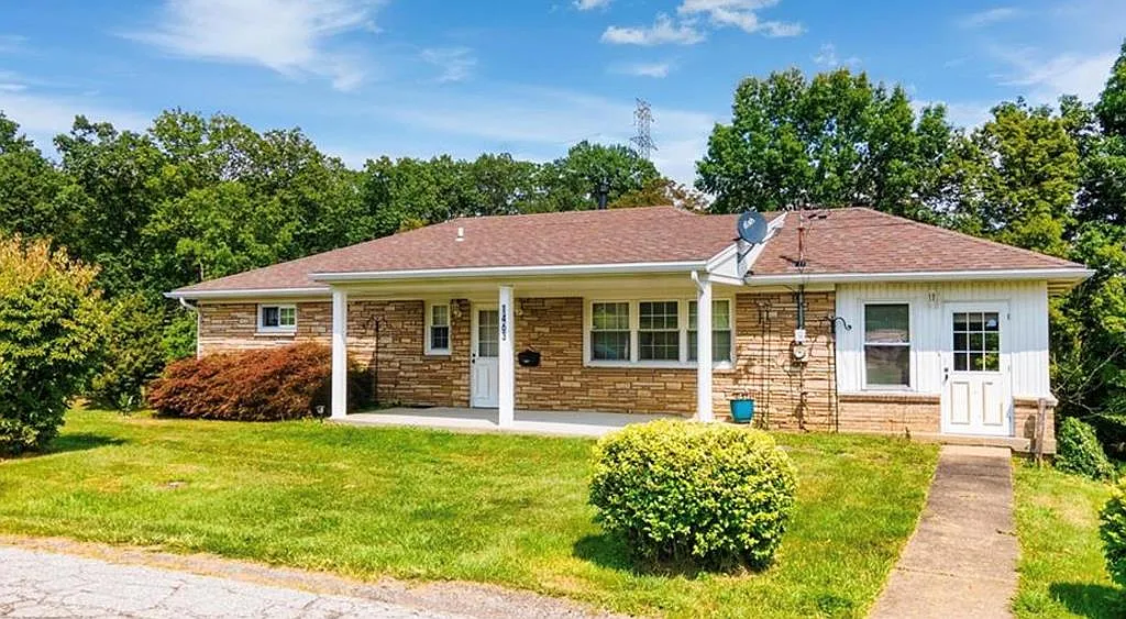 1463 Halls Road photo 1