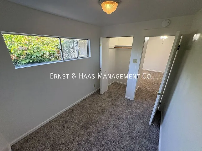 926 Newport Ave — Photo 8