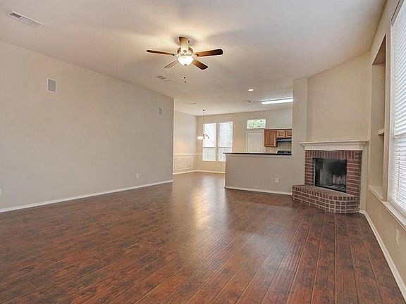 2nd image of 525 Port Arthur Dr