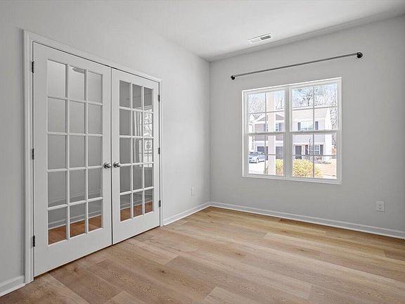 5th image of 924 Peninsula Pl