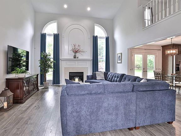 4th image of 4062 Crystal Creek Dr