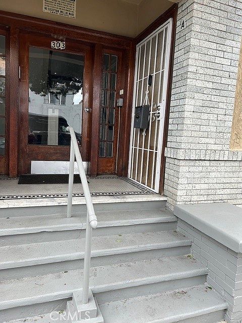 1st image of 301 E 4th St