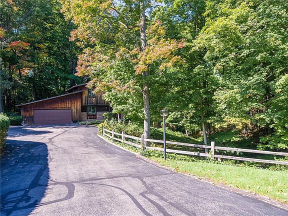 3rd image of 317 Brooksboro Dr