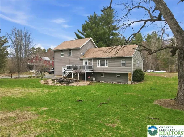 1544 County Park Rd, Gilbert, PA 18331