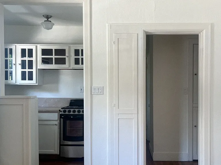 2102 SE 12th Ave #4 — Photo 5