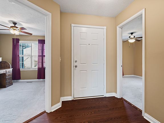 4th image of 202 Christine Dr