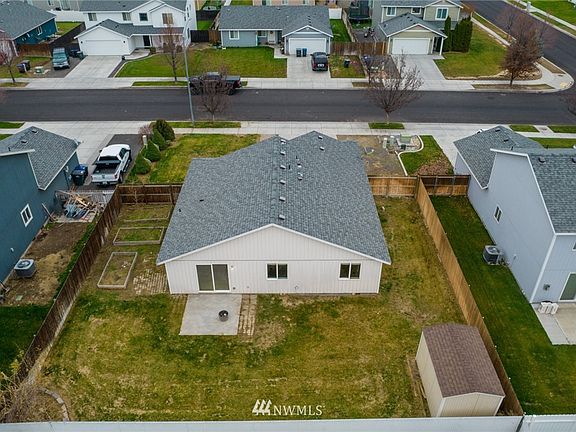 3rd image of 1912 S Dilley Street
