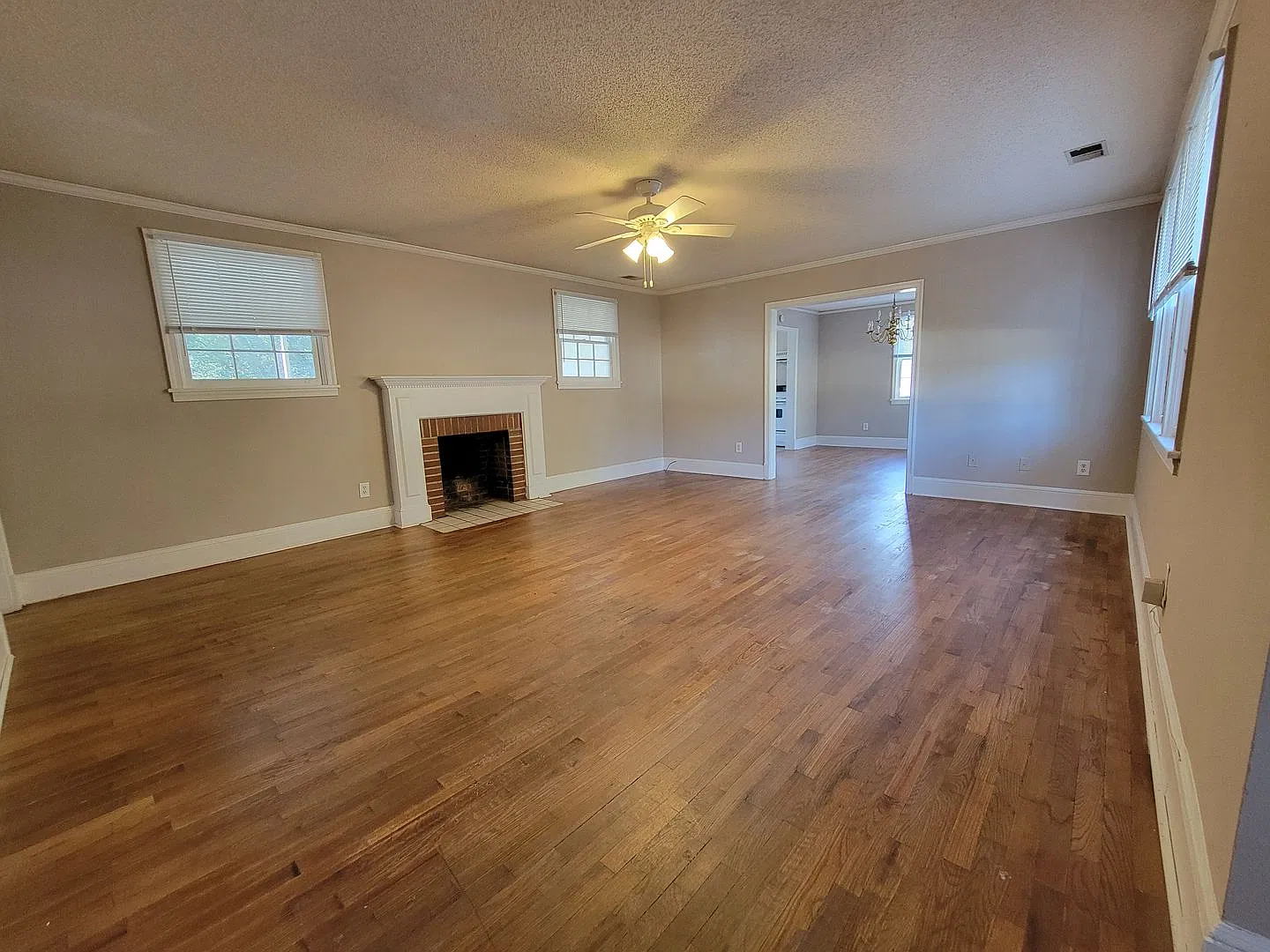 2 Bedroom House off of Ogelthorpe Avenue — Photo 4