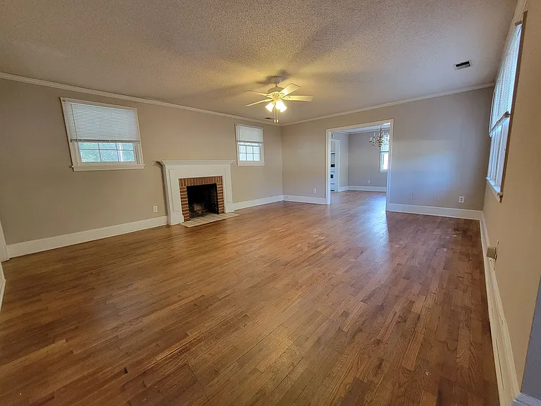 220 Gilleland Dr — Photo 4
