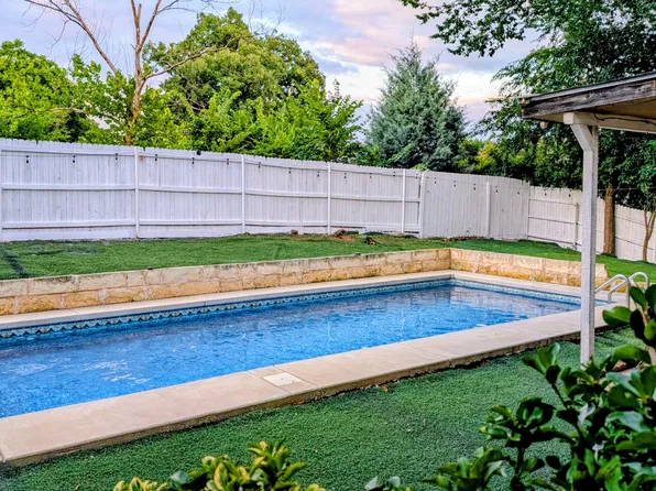 3216 Meadowview Dr, Corinth, TX 76210