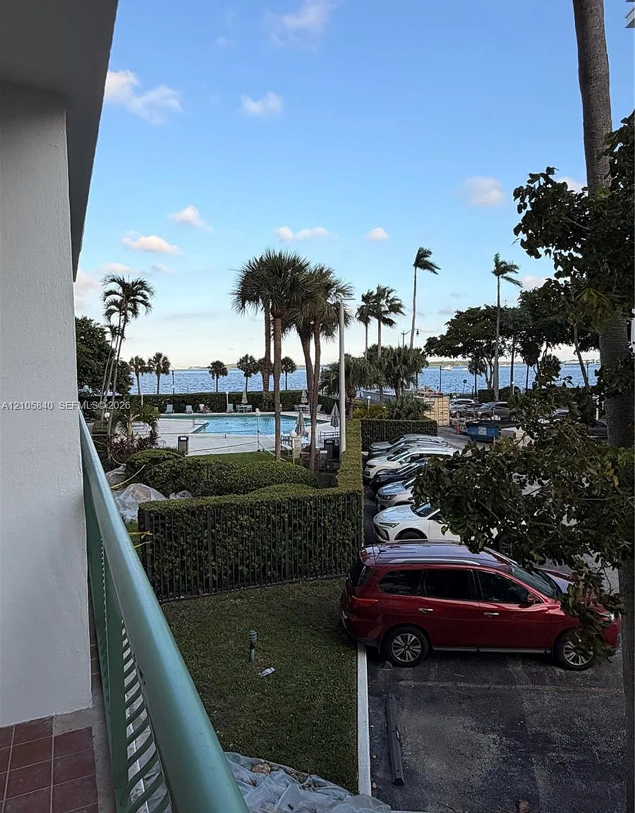 Brickell Bay Tower Condo — Photo 1