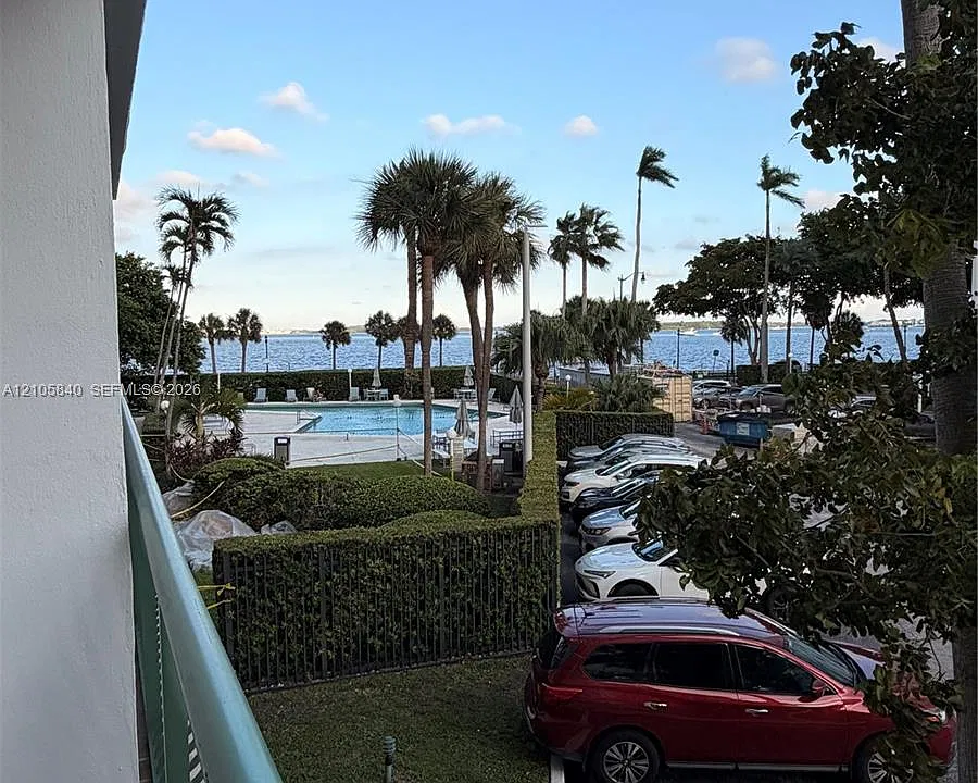 1408 Brickell Bay Dr #204