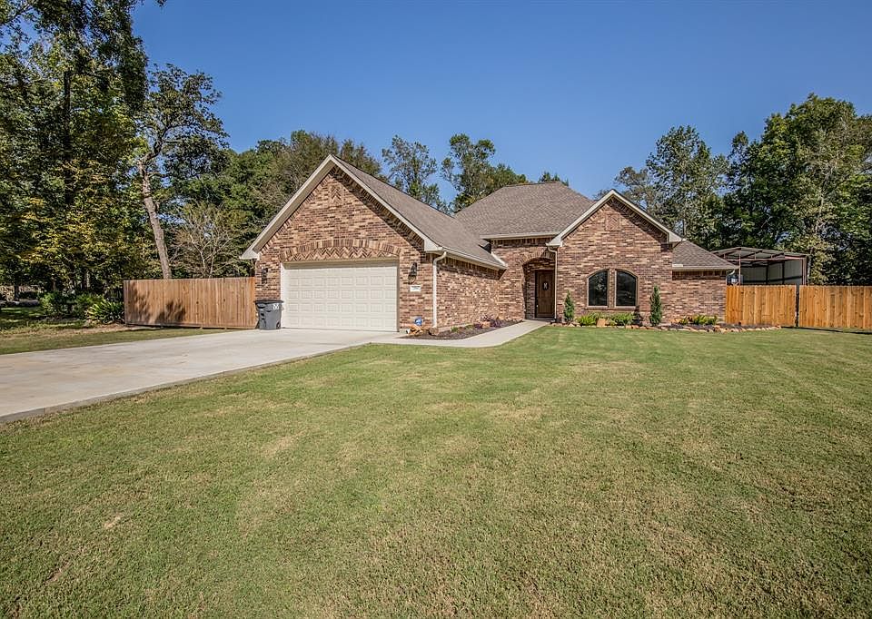 1st image of 204 Holly Ln