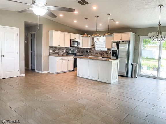 4th image of 1409 NE 17th Pl
