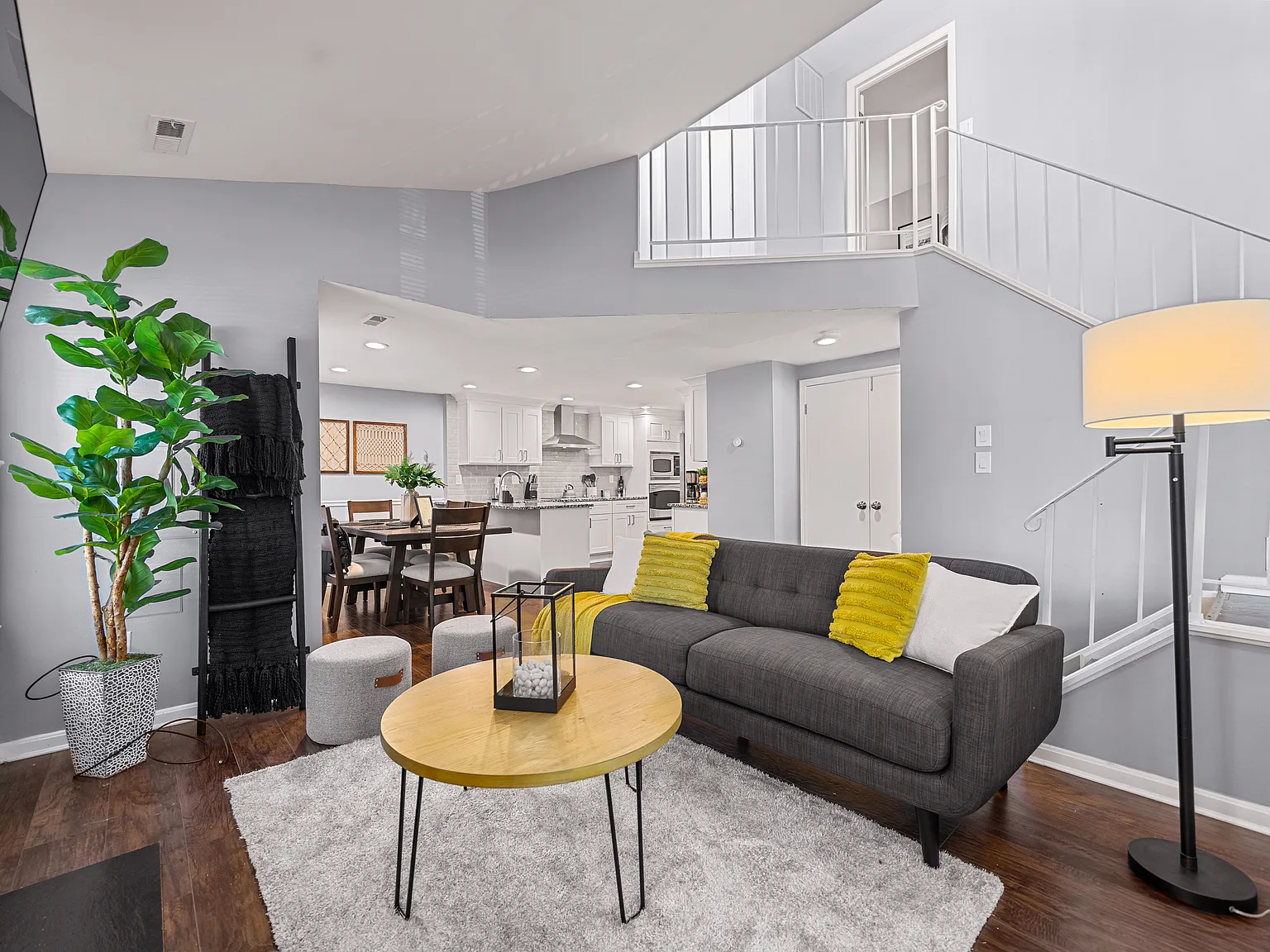 3 bed, 1115 sqft, $3,900 — Photo 1