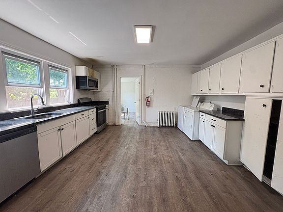 5th image of 112 Cedar Ave