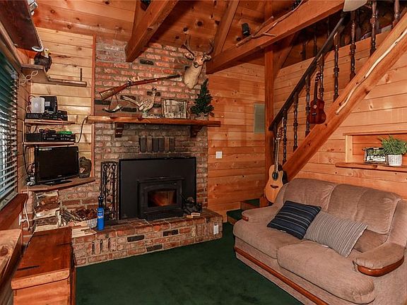 5th image of 650 Leonard Ln