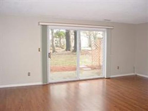 3rd image of 52 Edward Dr