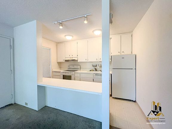 2nd image of 887 Woodside Ln E Unit 3