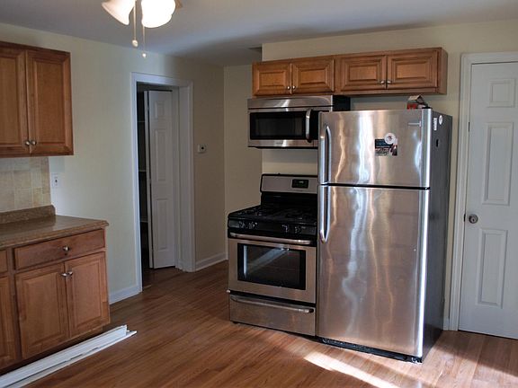 Complete with stainless steel appliances