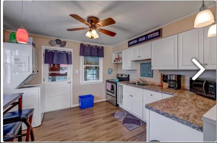 208 Grant St — Photo 3