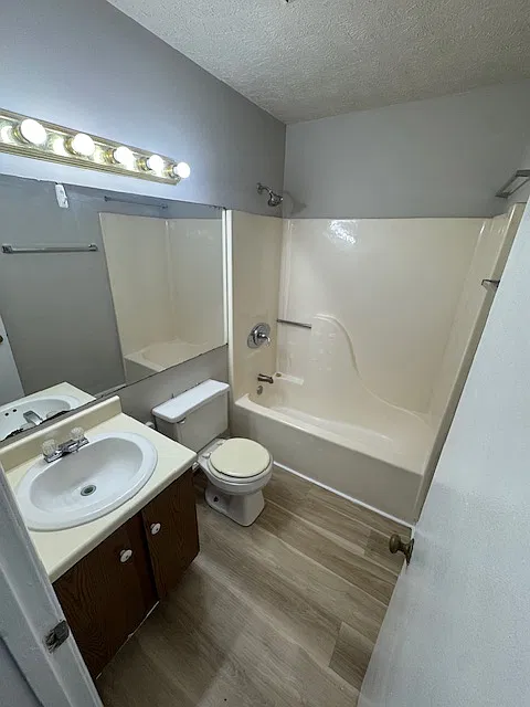 1 bed, 950 sqft, $1,050 — Photo 2
