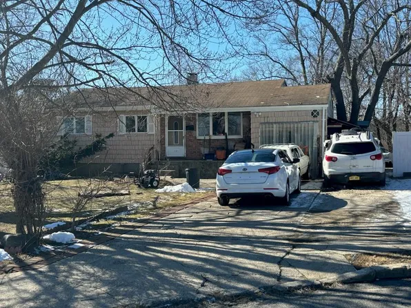 23 Robin Hill Place, Brentwood, NY 11717