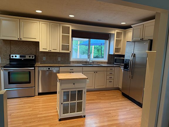 Kitchen - movable island.