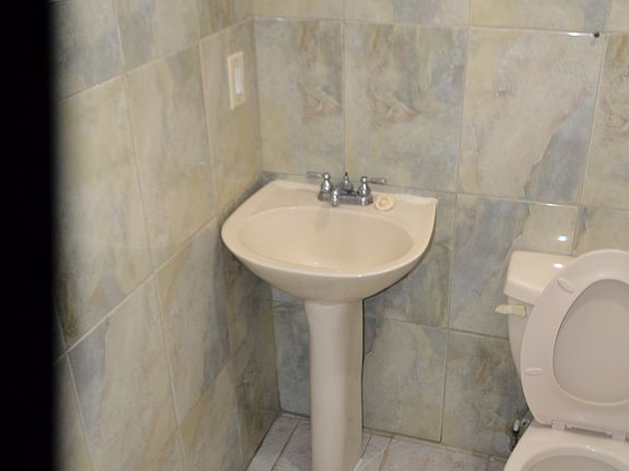 4th image of 8516 Catalina Dr