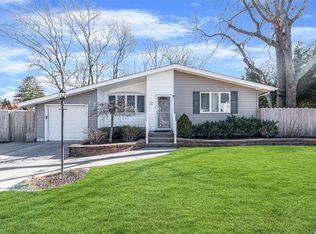 71 Greenhaven Dr, Port Jefferson Station, NY 11776