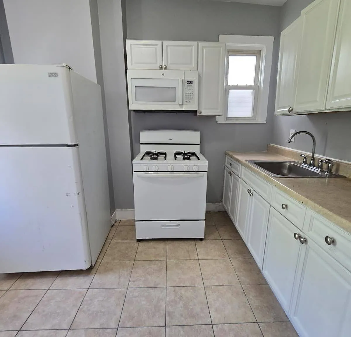 3 bed, $2,300 — Photo 4