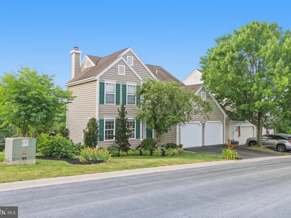415 Carpenters Cove Ln, Downingtown, PA 19335