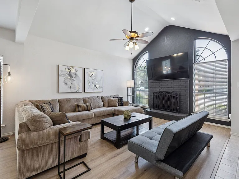 1823 Dew Valley Dr — Photo 1