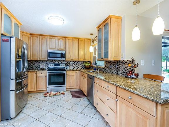 5th image of 410 Barrywood Ln