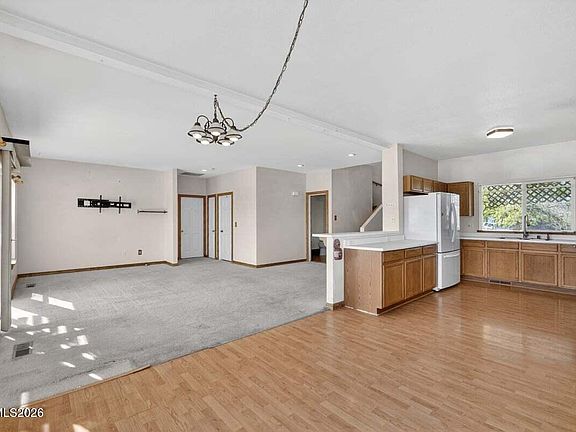 5th image of 218 Poppy Hills Dr